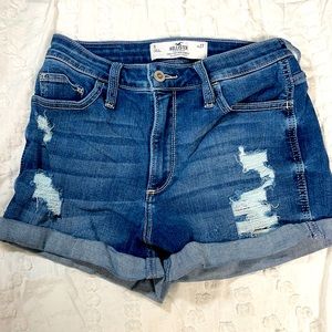 Hollister High Rise 3” Size 5 Shorts
